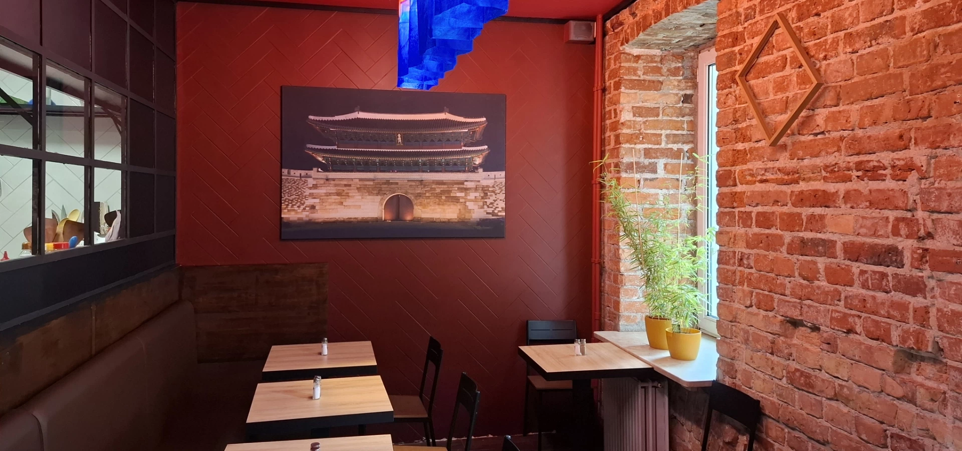 stoliki w restauracji